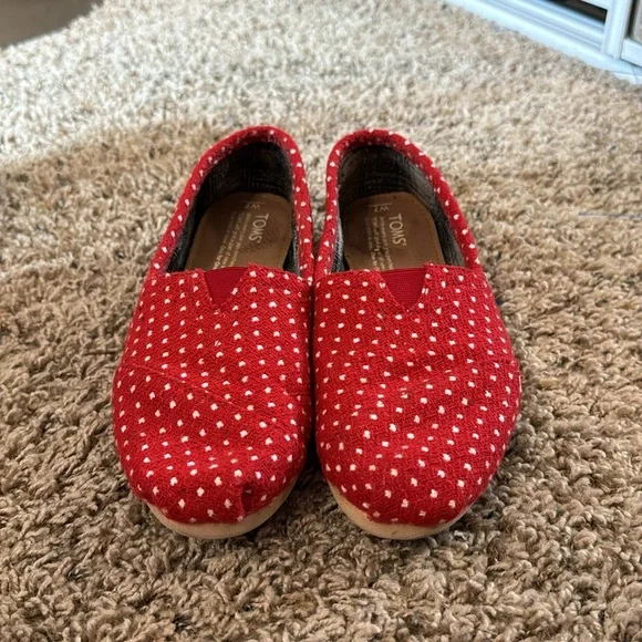Classic Red Dot Tom’s Size 7 - Picture 3 of 9